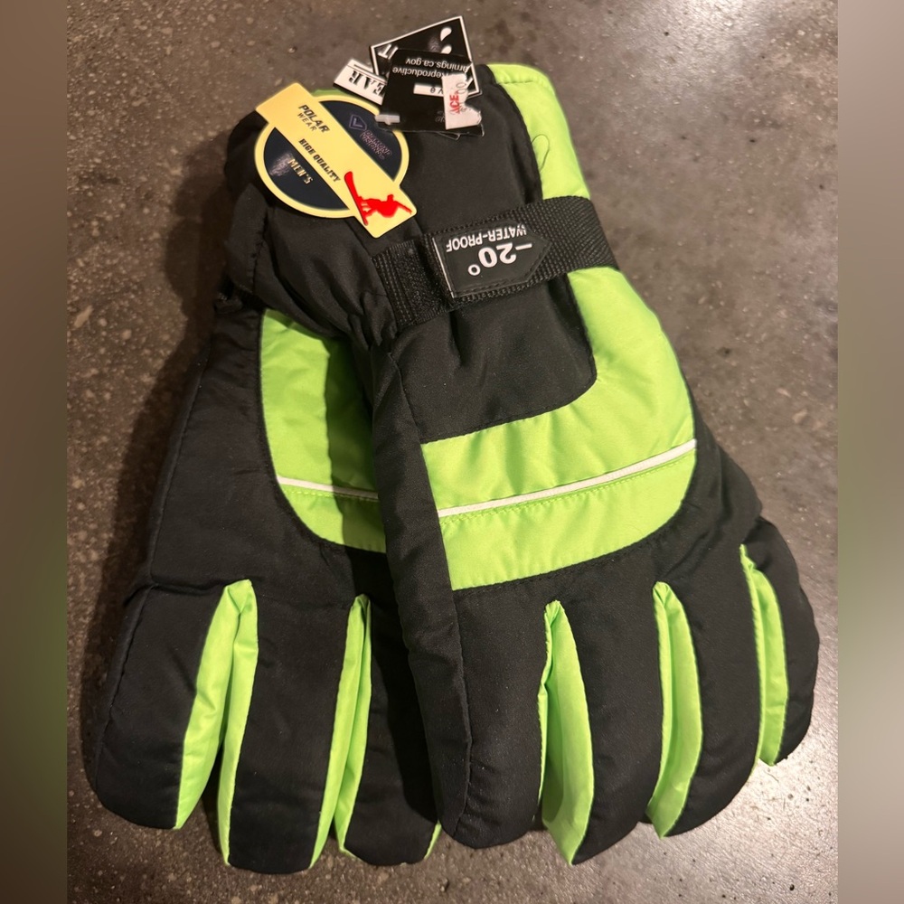 NWT men’s insulated gloves
